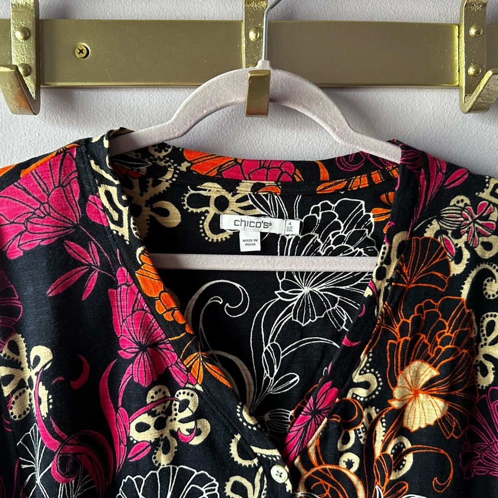 Chico’s Navy Blue Floral Top Size XXL - Picture 2 of 6